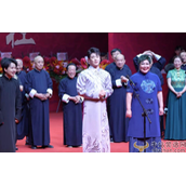 郭德纲老婆王惠近照曝光!染绿头发容貌大变 郭麒麟叫妈显谦卑