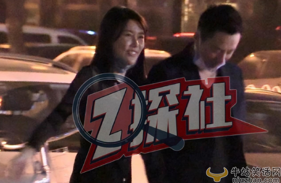 汪小菲牵手美女逛街