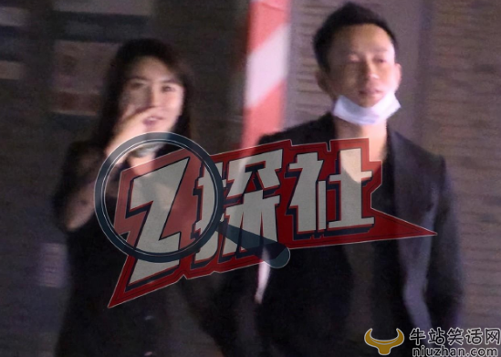 汪小菲牵手美女逛街