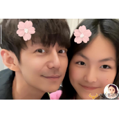 何炅王诗龄合照曝光！13岁王诗龄成靓丽美少女，何炅容颜未老