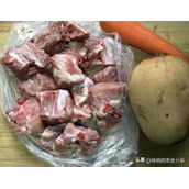 正宗排骨莲藕汤的做法（美食推荐莲藕排骨汤）