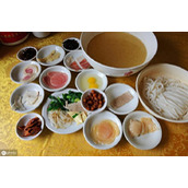 西安小吃过桥米线技术培训（美食街火爆过桥米线做法西安小吃技术培训）
