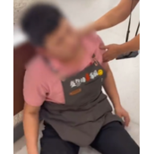 服务员说错账单被客人推倒在地 背后真相是什么？