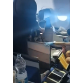 东航回应航班因充电宝冒烟备降：因被座椅挤压 航班取消！