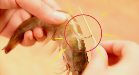 把你虾线挑了是什么意思 把你虾线挑了梗文化出处及含义