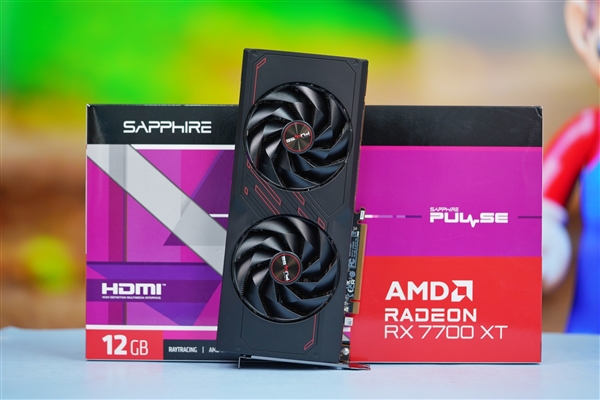 小巧双风扇！蓝宝石RX 7700 XT白金版显卡图赏
