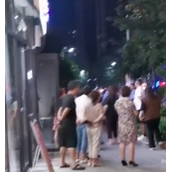 13岁男孩花318元烫发 家长觉得太贵：最后协商店家退了200元！