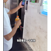 武汉一居民电梯往返1次收1元 楼内业主可以包月付费！