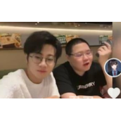 霄磊大师兄教pdd唱歌梗是什么意思