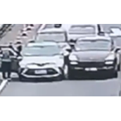 保时捷高速插队未成恐吓当事车主 警方正在全力调查！