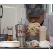 男子午饭自带plus版大包子 网友：不敢想他有多快乐！