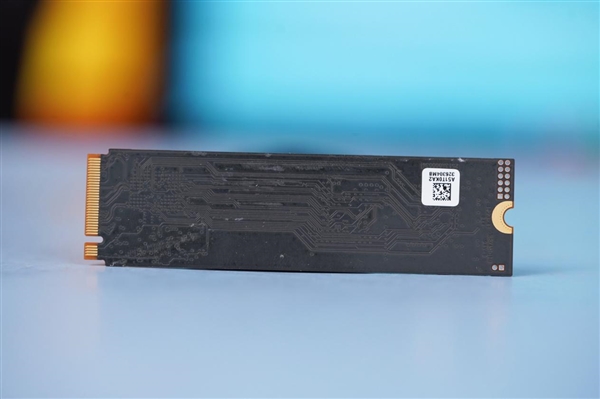 狂飙7000MB/s！长江存储PC411 1TB SSD图赏