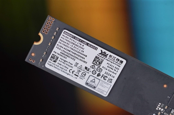 狂飙7000MB/s！长江存储PC411 1TB SSD图赏