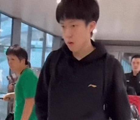 运动员遭疯狂接机骚扰 央视发声 背后真相实在让人惊愕