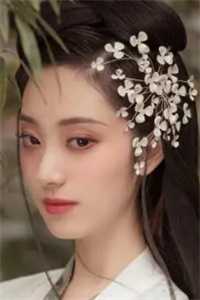 优秀文集穿成炮灰后，我被反派夫人拉黑了