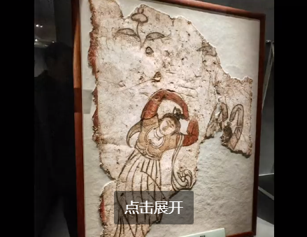 跨越千年的浪漫！千年前的壁画上女孩比了个心