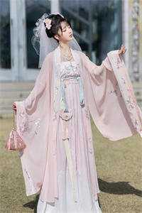 重回世纪初，他六岁就暴富全文