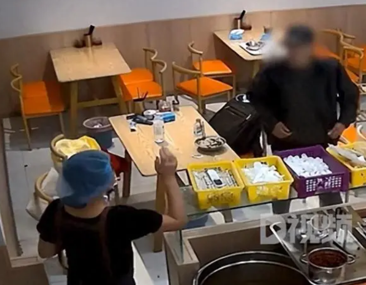 因螺蛳粉里没有螺蛳 男子要求退钱 店家无奈报警！