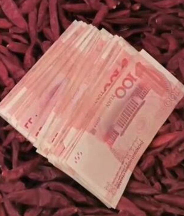 老人误将万元现金与辣椒一同售出 店主紧急寻人！
