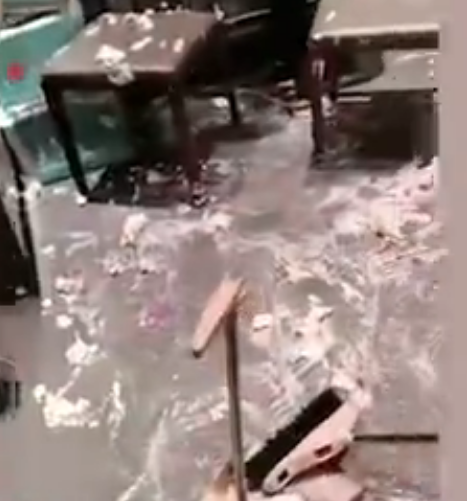 三桌人打蛋糕仗饭店包间糊满奶油 4个服务员打扫2小时没弄干净！