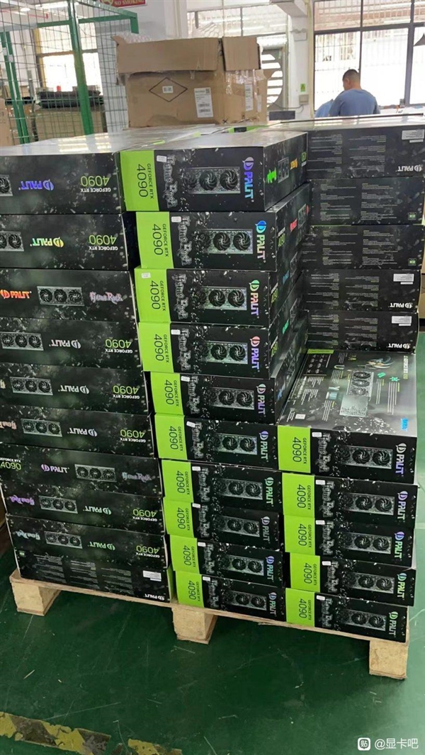 英伟达禁售下架前：大量RTX 4090在国内聚集场面壮观 被“神级”拆解