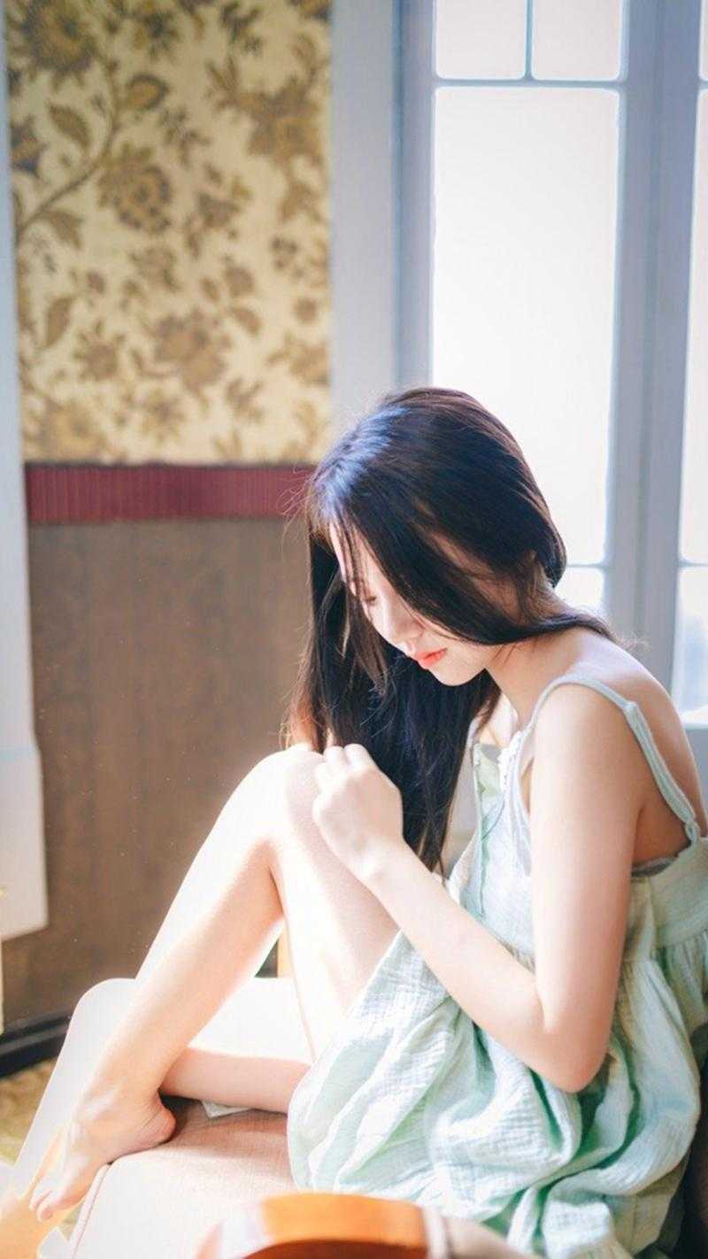 强吻女师尊后，她为我强行续命
