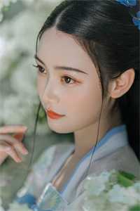 畅读全文版穿进游戏：开局攻略白月光女神