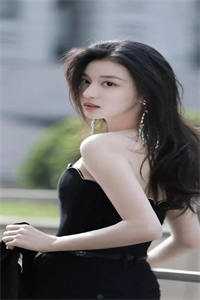 开局女帝为师，我出师便天下无敌