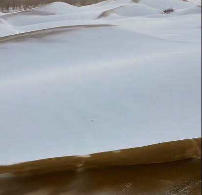 塔克拉玛干沙漠下雪了：今年冬季第一场雪！