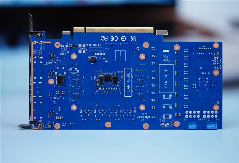 Intel显卡新军！撼与Arc A750 Orc OC评测：1799元性能媲美RTX 3060
