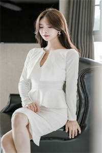 真千金穿书后，小白花黑化成了姐控