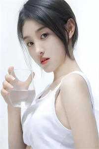 趁商业女王青涩，我要压她一筹！已完结