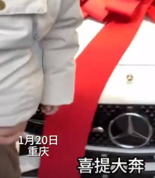 小姑子帮带娃一年 哥嫂送奔驰车！