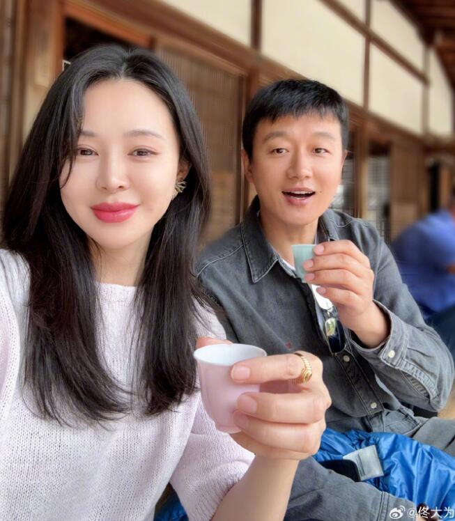 佟大为晒照纪念婚礼17周年 表白妻子：永远爱你呦
