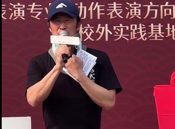 吴京回应受伤：前两天传授动作翻车了