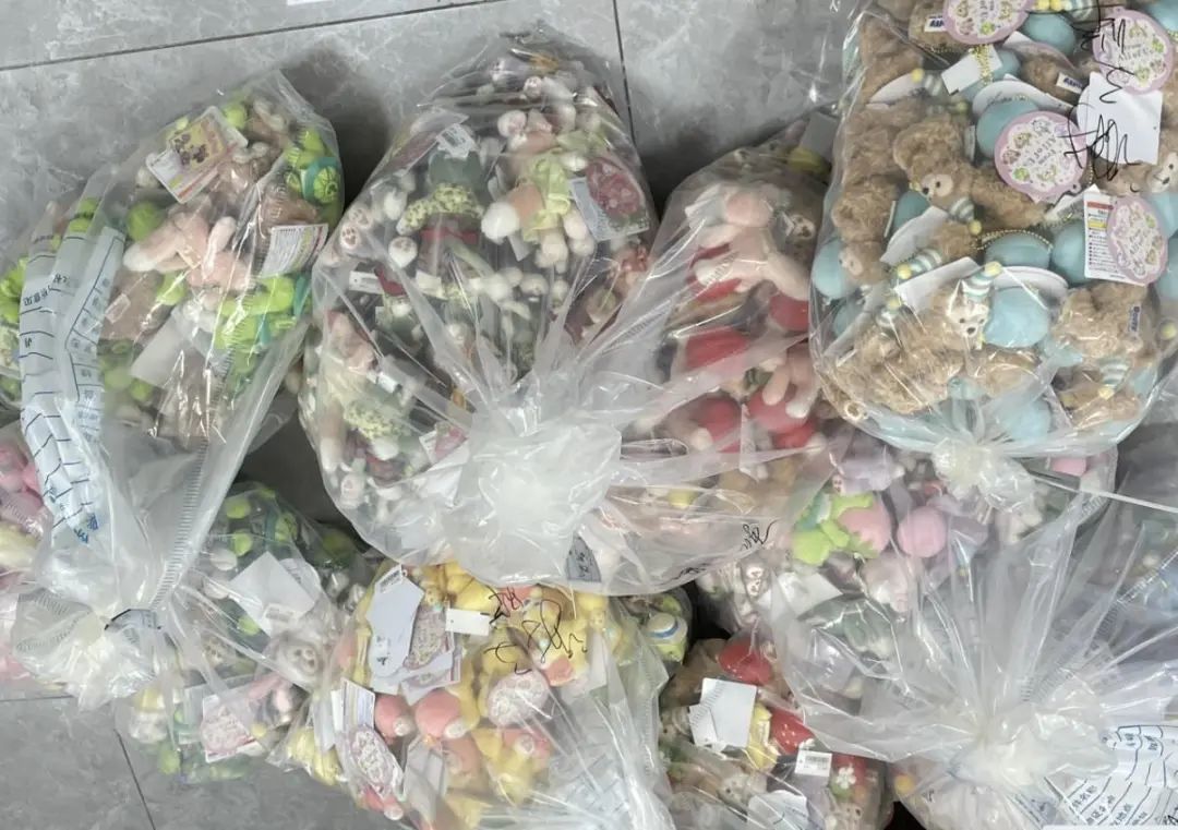 七百余件迪士尼周边物资以28万元被拍下，拍卖方：没想到会拍出如此高价