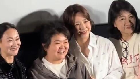 晓华参加《水饺皇后》首映 与马丽、惠英红同框