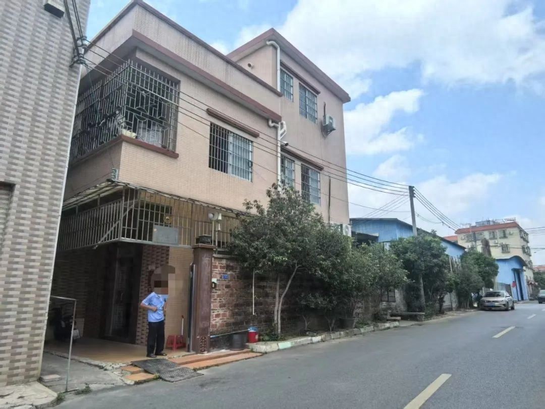 86岁老人与已故儿子的女友结婚 女儿怒砸家门称要守住房产