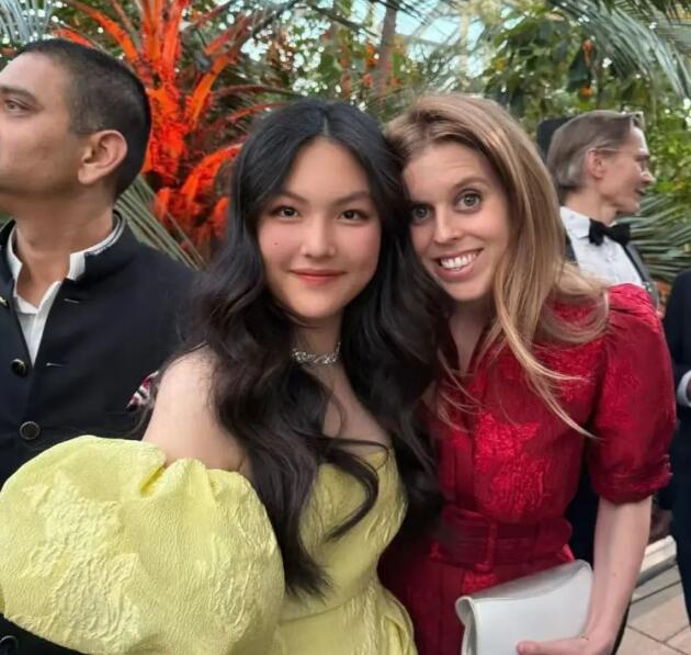 李湘晒带女儿王诗龄参加英国皇室聚会照片
