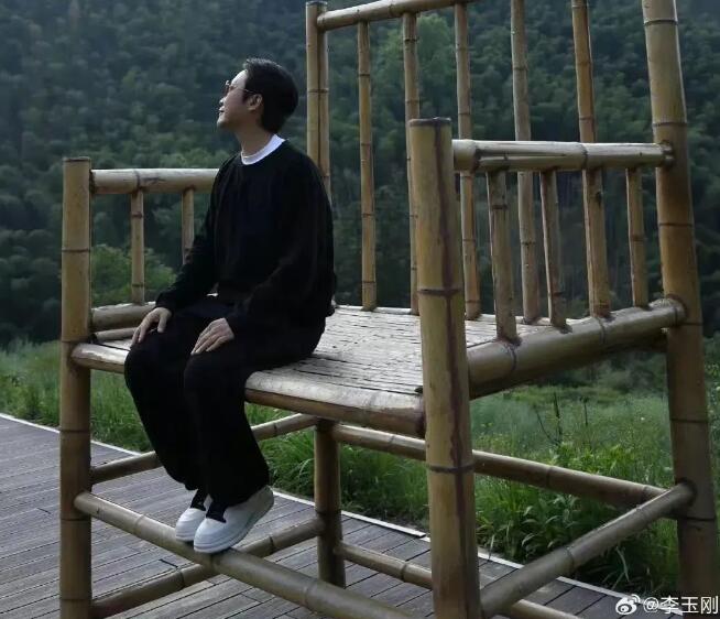 李玉刚称事业进入低谷期 甚至有些一蹶不振