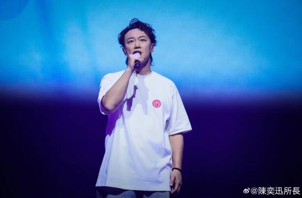 叶晓粤说陈奕迅去世是假新闻 人好好的