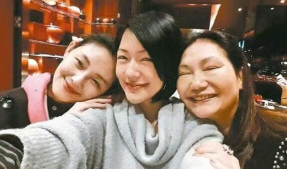 S妈回应争遗产传闻：我都七十岁了跟家人争什么