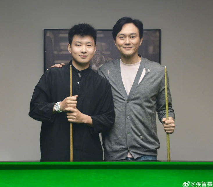 张智霖与赵心童切磋球技 本人发声：很梦幻