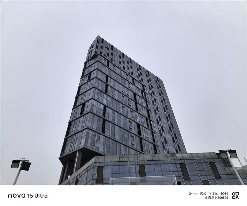 前后双红枫上阵 华为nova 15 Ultra全面评测：年轻人的影像轻旗舰！