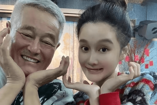 赵本山女儿回应被骂网络乞丐 自曝曾被朋友瞧不起