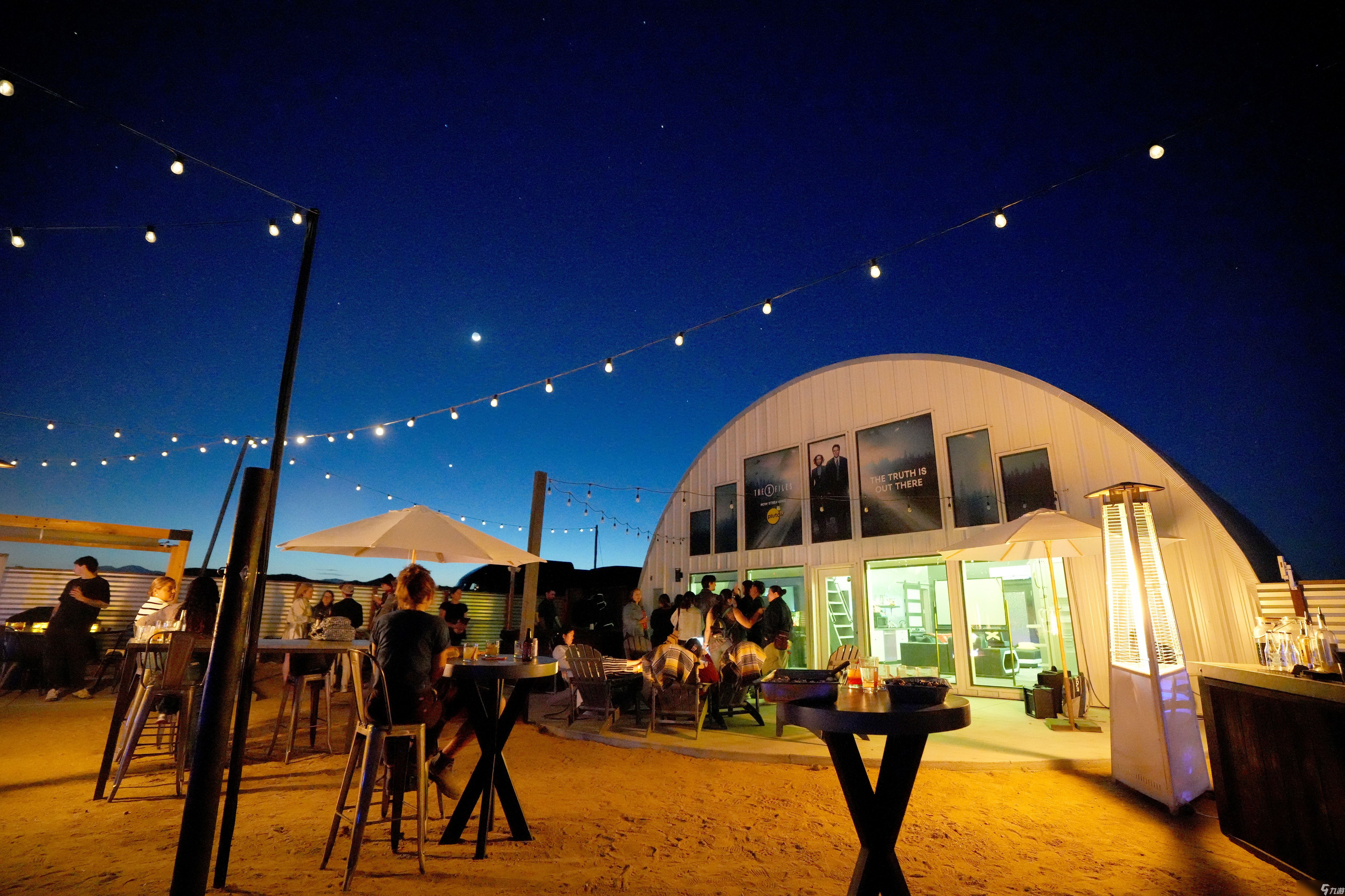 来看看这位在掩体里连看9天《X档案》马拉松的女性（她还有一个疯狂的Scully新理论）