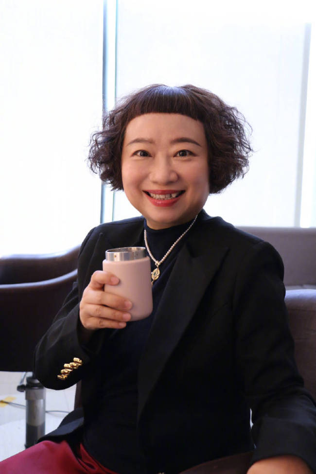 饶雪漫回应做短剧的原因：现在电影真没人看