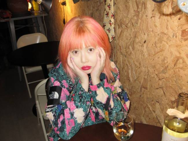 泫雅晒美照回应浮肿质疑：我努力锻炼保持健康