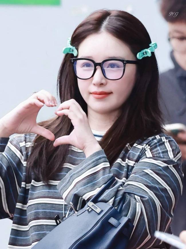 阚清子开瘦脸功能让筷子弯曲 自嘲胖了干啥都心酸