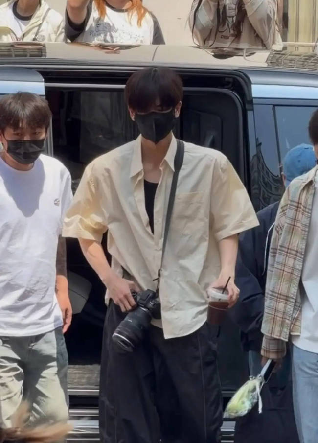 张凌赫方回应腿部疑似受伤：别着筋了